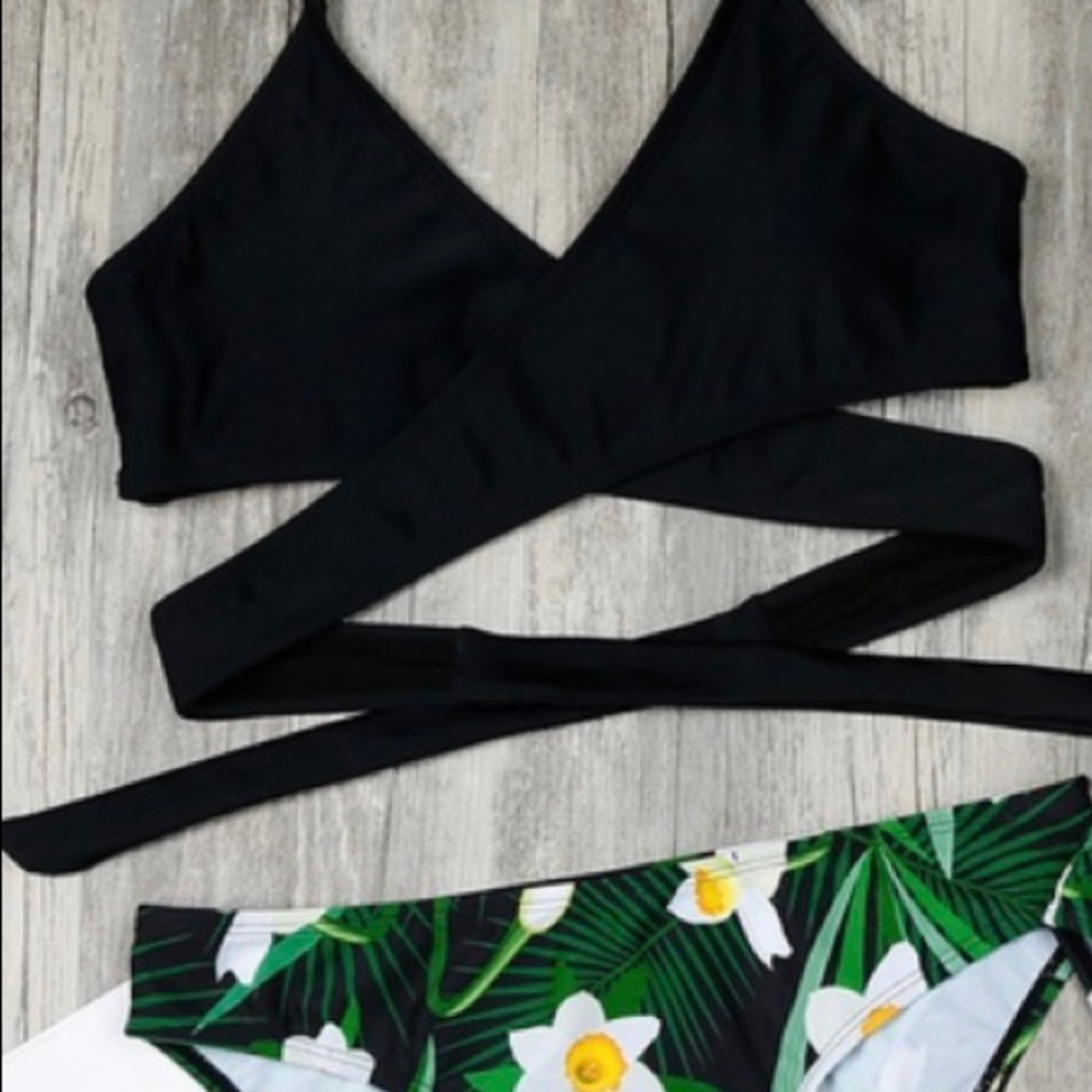 🏖SWIMSUIT - Picture 2 of 4